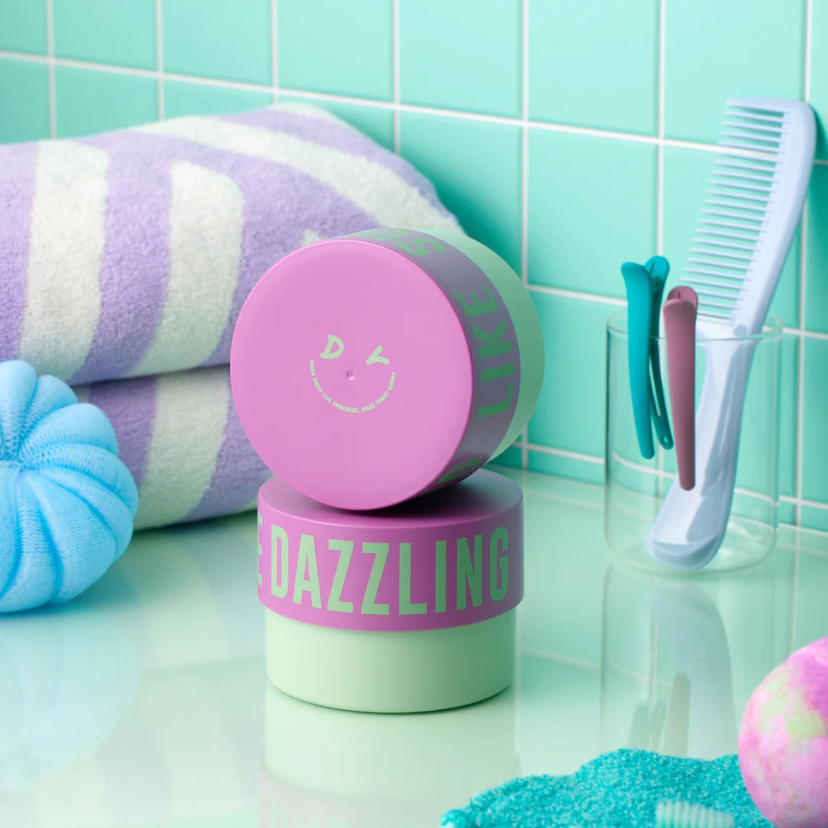 Dear Doer Dazzling Scrub 300ml - Shop now at Glowii Beauty
