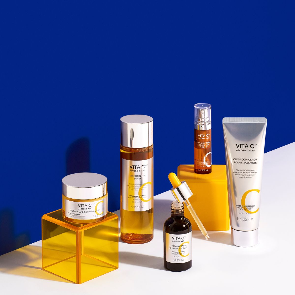 Missha Vita C Plus Clear Complexion Foaming Cleanser 120ml  - Glowii Beauty