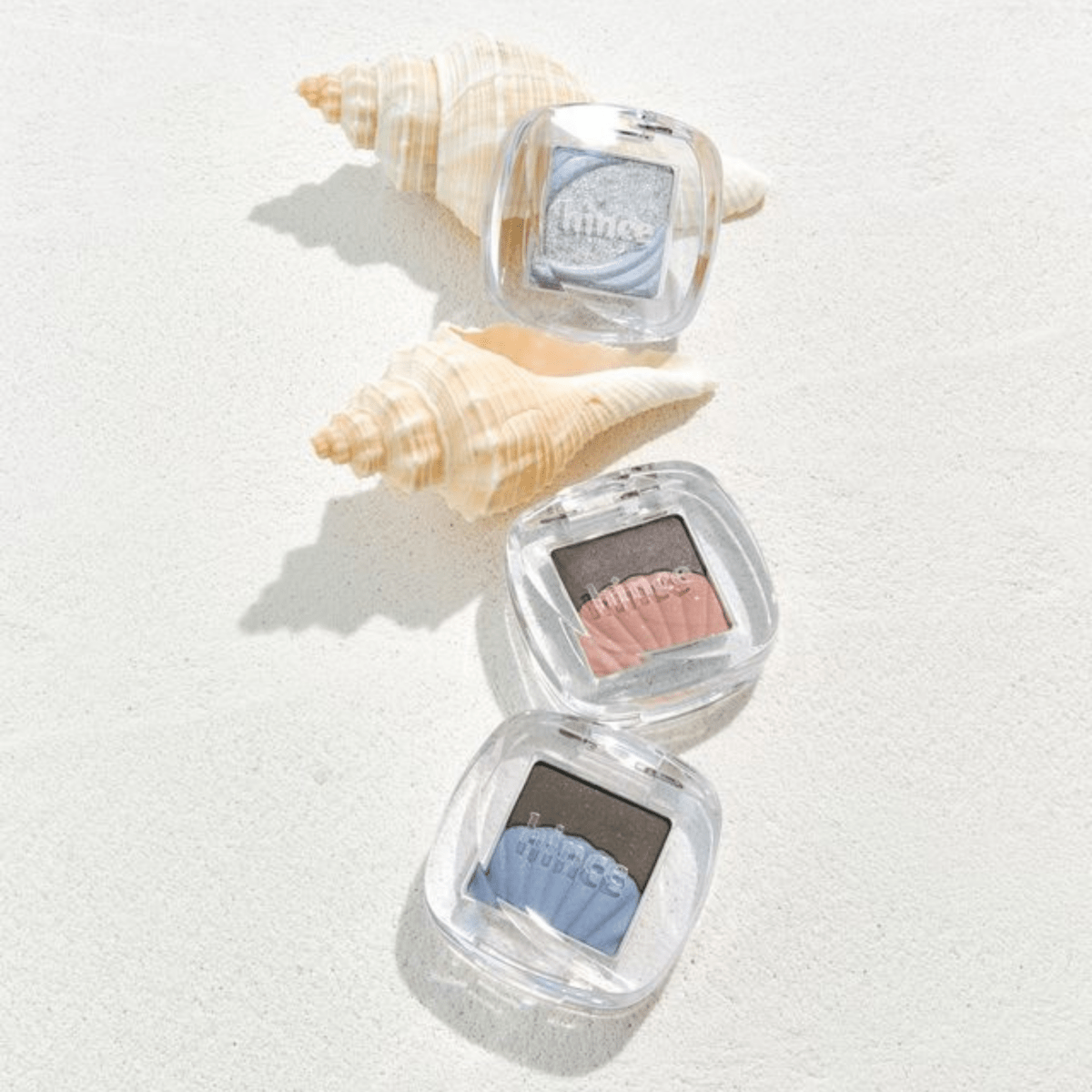 Hince Chill Voyage Edition single eyeshadow in a warm, shimmery shade with smooth, blendable texture for eye makeup.